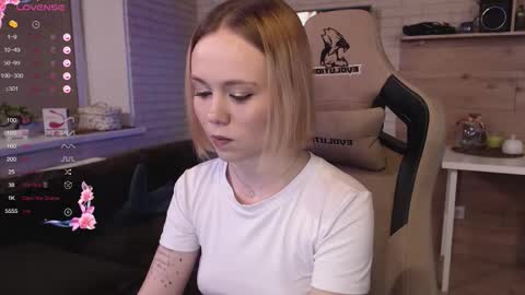 Snapshot of lucy_mirror chatting on 09.13.25 Lucy online show from 09.13.25