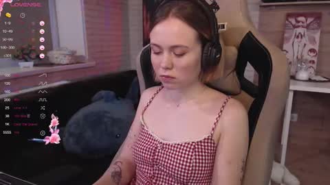 Snapshot of lucy_mirror chatting on 10.15.25 Lucy online show from 10.15.25