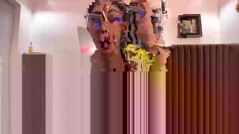 Snapshot of lucy_pearlcumxx chatting on 01.04.25 Aliana online show from 01.04.25