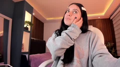 Snapshot of lucy_smith7 chatting on 12.20.24 Sofia  online show from 12.20.24