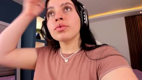 Snapshot of lucy_smith7 chatting on 01.18.25 Sofia  online show from 01.18.25