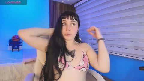 Snapshot of lucy_smith7 chatting on 10.13.25 Sofia  online show from 10.13.25