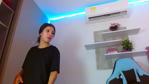 Snapshot of lucyy_start chatting on 01.12.25 LUCY online show from 01.12.25