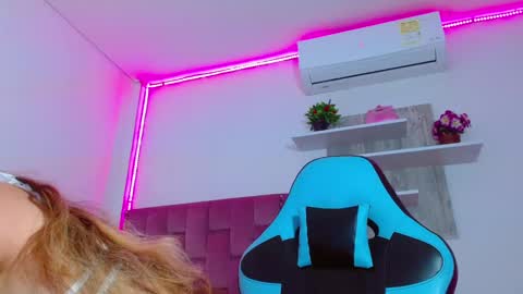 Snapshot of lucyy_start chatting on 02.27.25 LUCY online show from 02.27.25