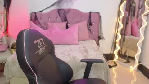 Snapshot of ludo_kitty_tay chatting on 10.19.25 ludo_kitty_tay online show from 10.19.25