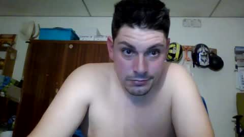 Snapshot of luis2423 chatting on 10.29.25 A slave to the mistress.. un esclavo para las amas dominantes. online show from 10.29.25