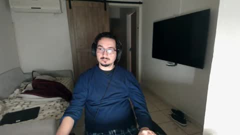 Snapshot of luis_flr chatting on 01.13.25 luis_flr online show from 01.13.25