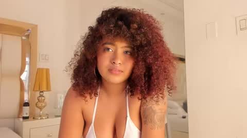 Snapshot of luisa_cameron chatting on 01.07.25 online show from 01.07.25