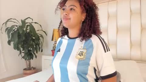 Snapshot of luisa_cameron chatting on 01.18.25 online show from 01.18.25