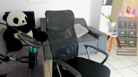 Snapshot of lulu_lopez chatting on 02.23.25 Lau  online show from 02.23.25