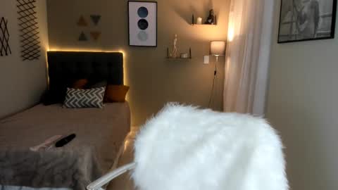 Snapshot of lulu_lopez chatting on 03.04.25 Lau  online show from 03.04.25