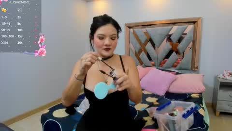 Snapshot of luna_johansson chatting on 10.03.25 Luna online show from 10.03.25