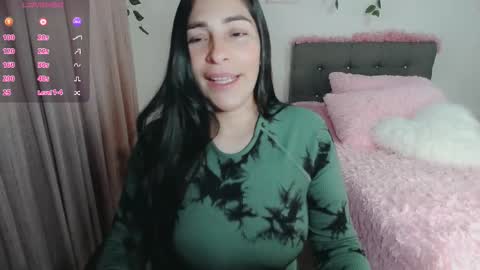 Snapshot of luna_lgomez chatting on 10.28.25 luna online show from 10.28.25