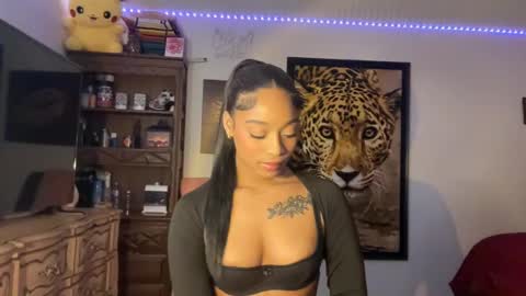 lunaa_11 online show from 12.31.24