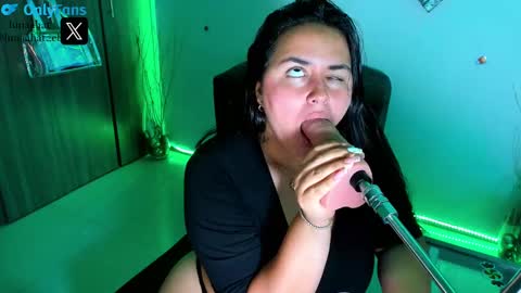 Snapshot of lunaahatzel chatting on 12.10.24 Luna Hatzel online show from 12.10.24