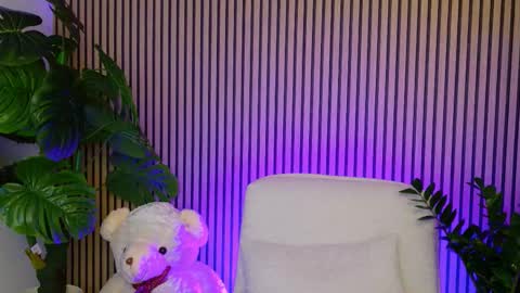 Snapshot of lunabex chatting on 10.18.25 LunaBex online show from 10.18.25