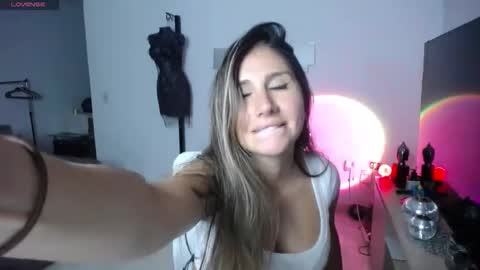 Snapshot of lunagardners chatting on 09.20.25 lunagardners online show from 09.20.25