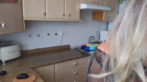 Snapshot of lunary_mix chatting on 12.20.24  Luna online show from 12.20.24