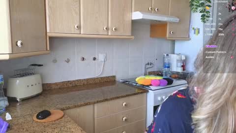 Snapshot of lunary_mix chatting on 02.04.25  Luna online show from 02.04.25