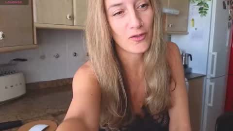 Snapshot of lunary_mix chatting on 10.06.25  Luna online show from 10.06.25