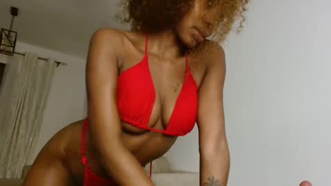 Snapshot of lust4karly_ chatting on 01.04.25 Karly follow for next broadcast updates kisses online show from 01.04.25