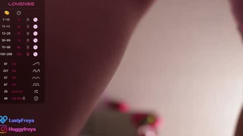 Snapshot of lusty_freya chatting on 01.10.25 Freya    online show from 01.10.25