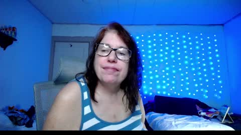 Snapshot of luvely_gurl chatting on 12.04.24 Shauna online show from 12.04.24