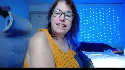 Snapshot of luvely_gurl chatting on 12.08.24 Shauna online show from 12.08.24