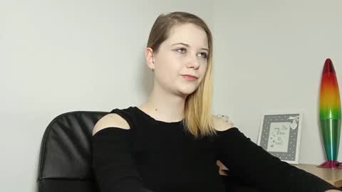 Snapshot of lydiasunny chatting on 09.12.25 Lydia online show from 09.12.25