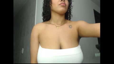 Snapshot of lylii_evans chatting on 01.15.25 lylii_evans online show from 01.15.25