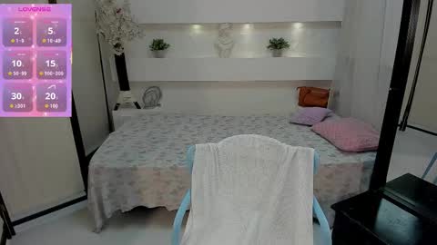 Snapshot of lyrafrost1 chatting on 11.10.25 lyrafrost1 online show from 11.10.25