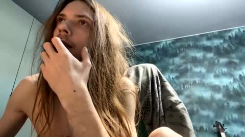 Snapshot of m1shq chatting on 12.13.24 m1shq online show from 12.13.24