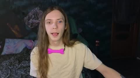 Snapshot of m1shq chatting on 03.12.25 m1shq online show from 03.12.25