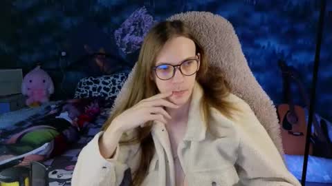 Snapshot of m1shq chatting on 10.29.25 m1shq online show from 10.29.25