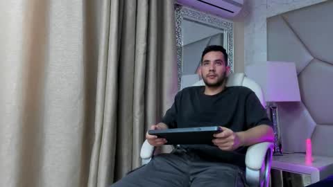 Snapshot of maatt_de_luca chatting on 09.11.25 Matt De Luca online show from 09.11.25