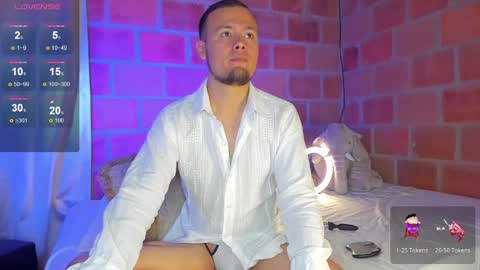 Snapshot of maax_taylor01 chatting on 12.10.24 online show from 12.10.24