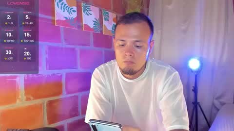 Snapshot of maax_taylor01 chatting on 12.11.24 online show from 12.11.24