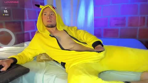 Snapshot of maax_taylor01 chatting on 01.19.25 online show from 01.19.25