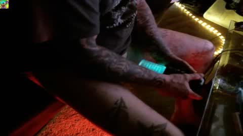 Snapshot of mad_dem0n chatting on 03.05.25 Manuel online show from 03.05.25