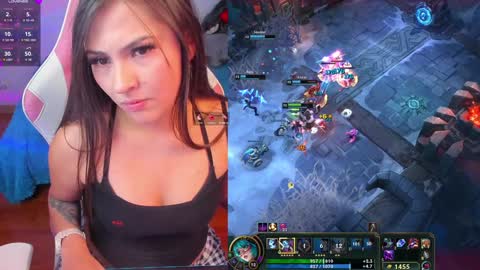 Snapshot of madeleine_shinobi chatting on 01.14.25 Emily Only Fans online show from 01.14.25