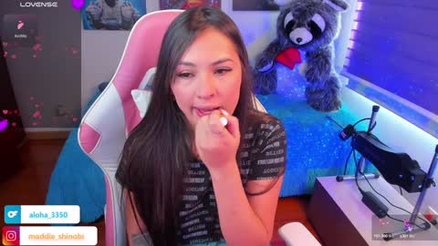 Snapshot of madeleine_shinobi chatting on 01.26.25 Emily Only Fans online show from 01.26.25