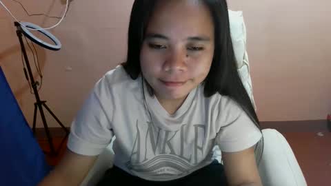 Snapshot of mae_lovers234xx chatting on 02.14.25 mae_lovers234xx online show from 02.14.25