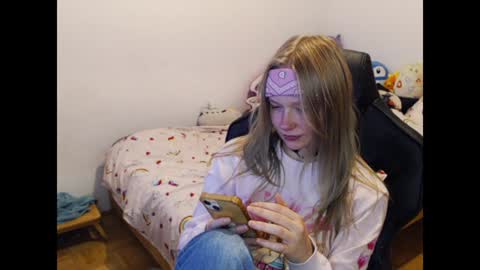 Snapshot of maggieswaggy chatting on 12.12.24 Magdalene Swaggy online show from 12.12.24