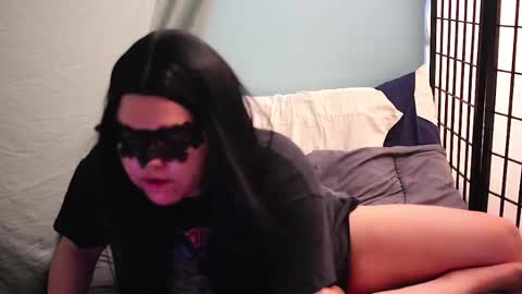 Snapshot of magicalgirlfrieren chatting on 10.29.25 magicalgirlfrieren online show from 10.29.25