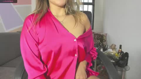 Snapshot of maiaconnor chatting on 02.21.25 online show from 02.21.25