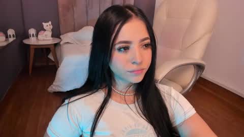 Snapshot of maiiitee_ chatting on 12.17.24 Mait online show from 12.17.24