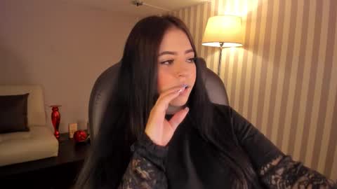 Snapshot of maiiitee_ chatting on 10.11.25 Mait online show from 10.11.25