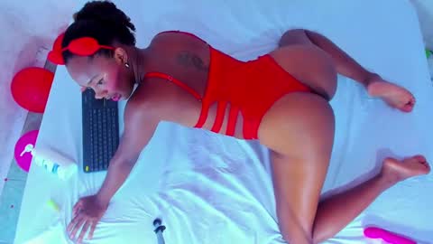 Snapshot of mailyn_er chatting on 02.14.25 Mailyn online show from 02.14.25