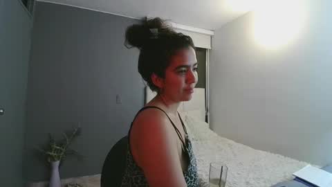 Snapshot of maithe_perroni chatting on 03.10.25   Lauu online show from 03.10.25