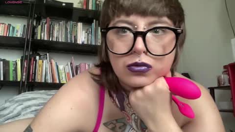 Snapshot of makeopaloh chatting on 10.19.25 makeopaloh online show from 10.19.25